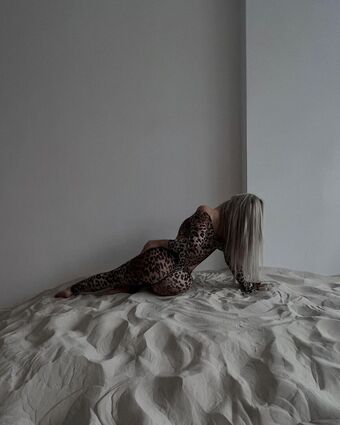 Miravi Naakte Lekken OnlyFans Foto 7