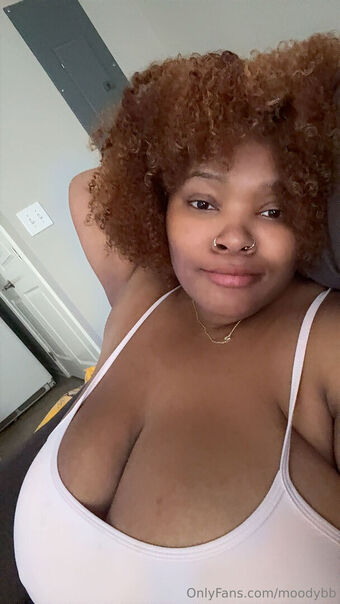 moodybb Naakte Lekken OnlyFans Foto 37