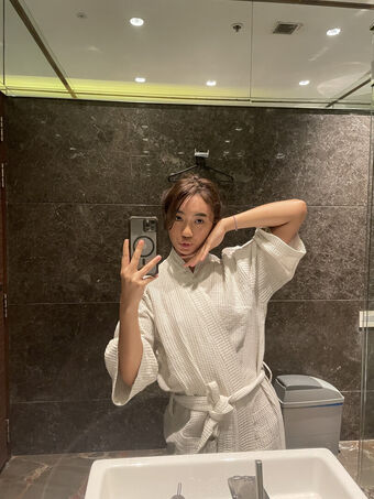 Moon Blitz Asmr Naakte Lekken OnlyFans Foto 35