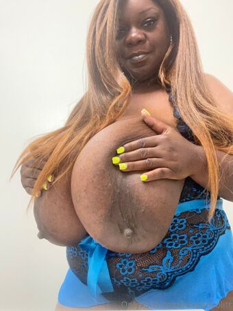MsChocolitt Naakte Lekken OnlyFans Foto 30
