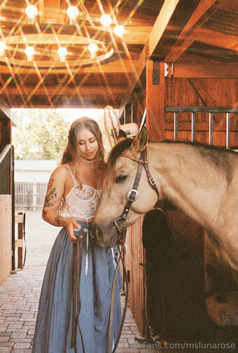 mslunarose Naakte Lekken OnlyFans Foto 15