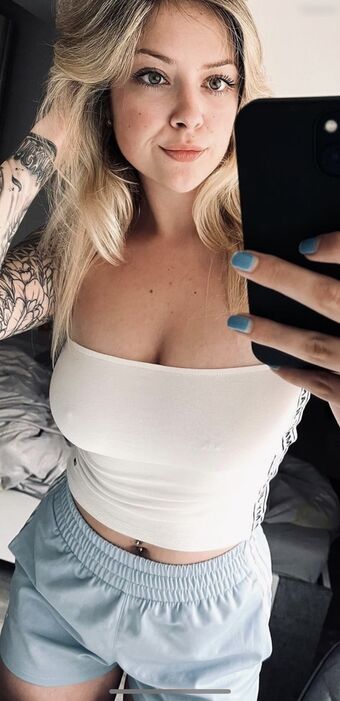 mxriee.065 Naakte Lekken OnlyFans Foto 13