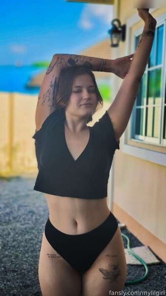 Mylilgirl Naakte Lekken OnlyFans Foto 1