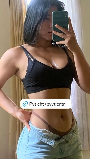 Ni Made Rusmi Naakte Lekken OnlyFans Foto 1