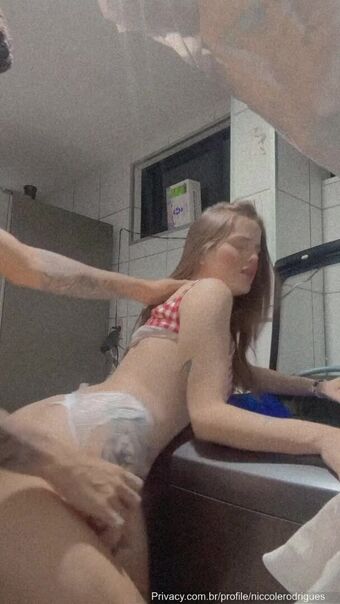 Nicole Rodrigues Naakte Lekken OnlyFans Foto 4