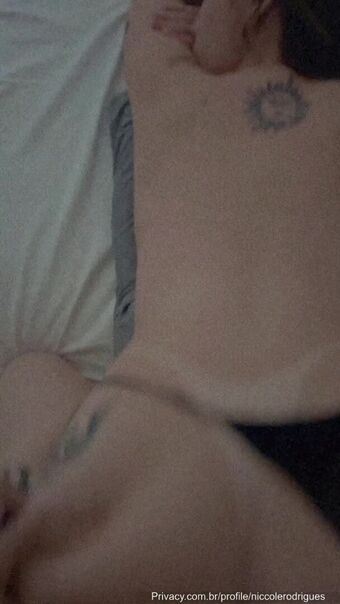 Nicole Rodrigues Naakte Lekken OnlyFans Foto 5