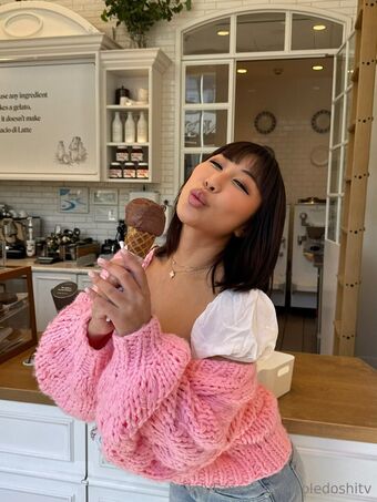 nicoledoshitv Naakte Lekken OnlyFans Foto 9