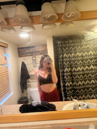 ninaxoblue Naakte Lekken OnlyFans Foto 12