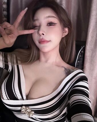 nisixixixi Naakte Lekken OnlyFans Foto 94