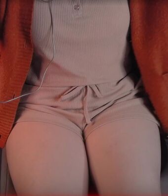 Nixi Asmr Naakte Lekken OnlyFans Foto 4