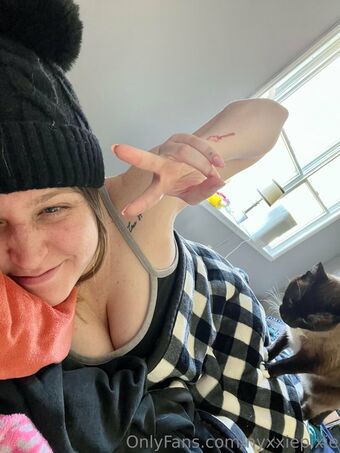 nyxxiepixie Naakte Lekken OnlyFans Foto 2