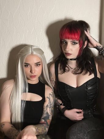 NYYXXII Naakte Lekken OnlyFans Foto 3