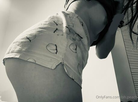 oh.peach Naakte Lekken OnlyFans Foto 7