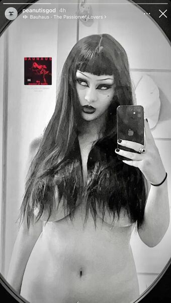 P3anu7_ Naakte Lekken OnlyFans Foto 6