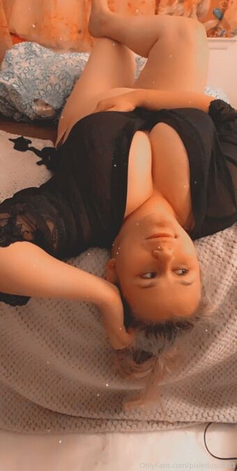 pixiedust8921 Naakte Lekken OnlyFans Foto 31