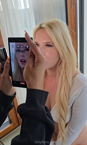 Playful Innocence Naakte Lekken OnlyFans Foto 18