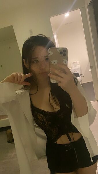Ploo3o Naakte Lekken OnlyFans Foto 4