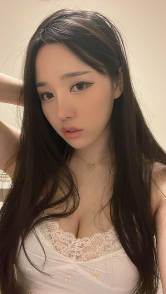 Ploo3o Naakte Lekken OnlyFans Foto 11
