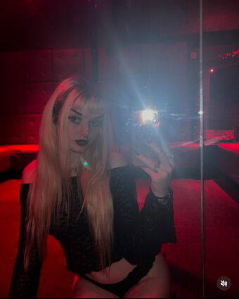 pprettypixie333 Naakte Lekken OnlyFans Foto 1