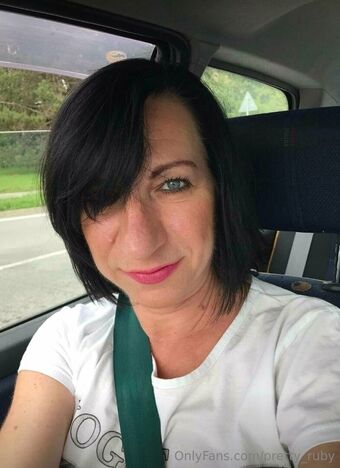 pretty_ruby Naakte Lekken OnlyFans Foto 26