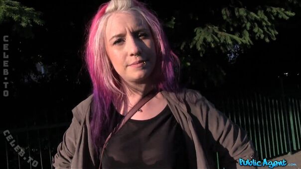 Public Agent Naakte Lekken OnlyFans Foto 155