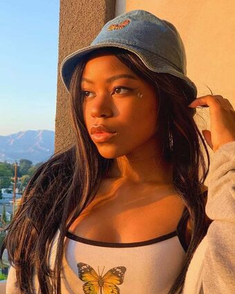 Riele Downs Naakte Lekken OnlyFans Foto 11