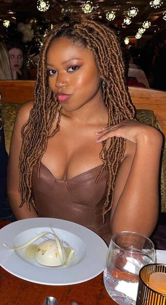 Riele Downs Naakte Lekken OnlyFans Foto 12