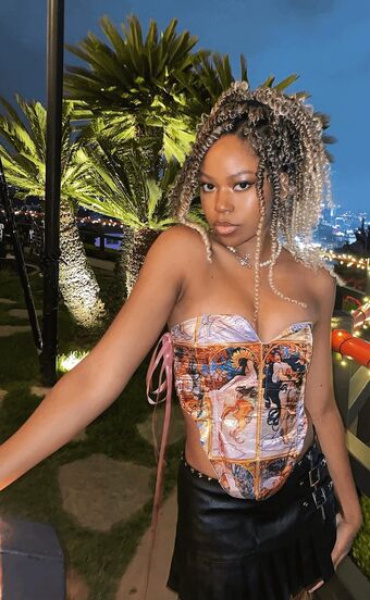 Riele Downs Naakte Lekken OnlyFans Foto 16