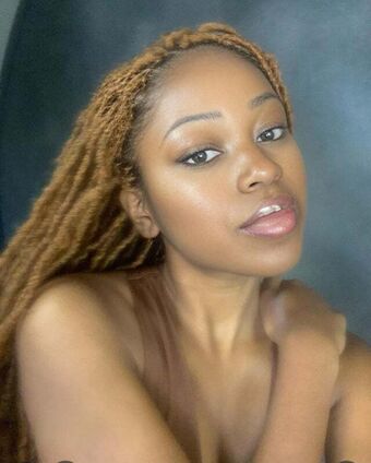 Riele Downs Naakte Lekken OnlyFans Foto 19