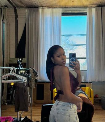 Riele Downs Naakte Lekken OnlyFans Foto 20