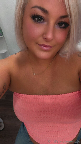roxy8o Naakte Lekken OnlyFans Foto 5
