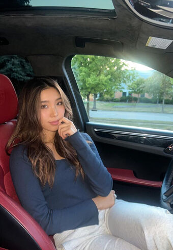 Ruby Eum Naakte Lekken OnlyFans Foto 5