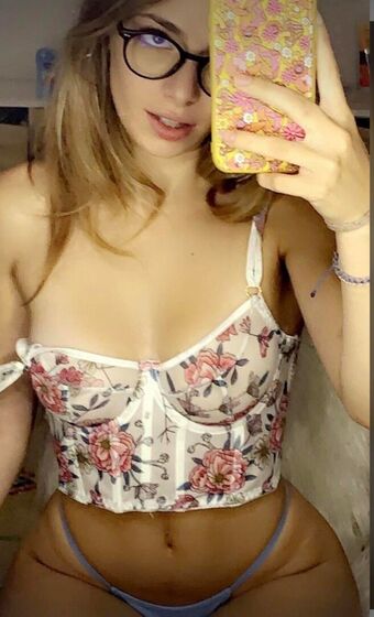 Ruby Salvo Naakte Lekken OnlyFans Foto 26