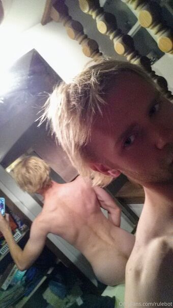 rulebot Naakte Lekken OnlyFans Foto 8