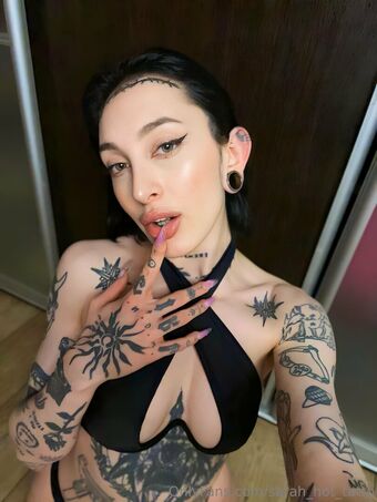 sarah_hot_tatto