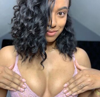 Sharese Naakte Lekken OnlyFans Foto 3