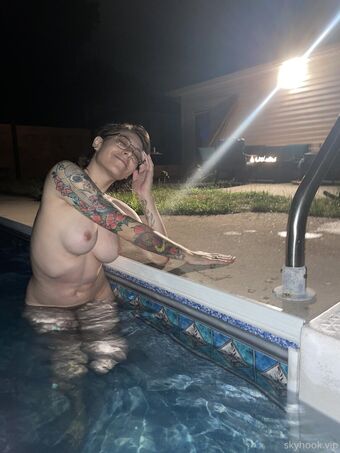 Skyhook Nova Naakte Lekken OnlyFans Foto 24