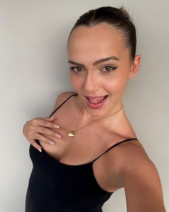 Sofia Cerio Naakte Lekken OnlyFans Foto 3
