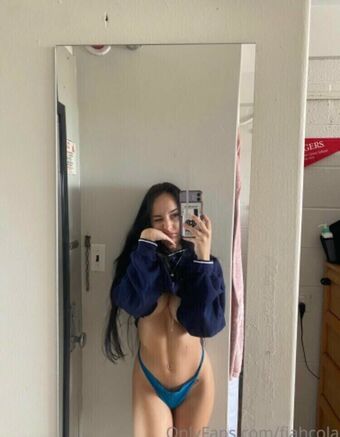 Sofia Cola Naakte Lekken OnlyFans Foto 3