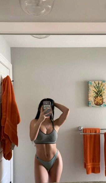 Sofia Cola Naakte Lekken OnlyFans Foto 5