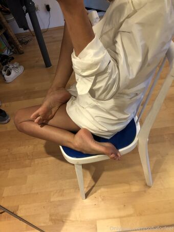 sofiaforfeet Naakte Lekken OnlyFans Foto 3