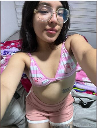 sofialuckyy Naakte Lekken OnlyFans Foto 4