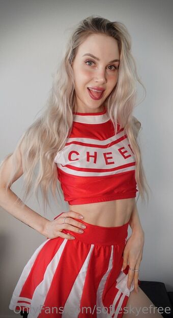 sofieskyefree Naakte Lekken OnlyFans Foto 21