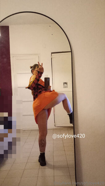 sofylove420 Naakte Lekken OnlyFans Foto 17