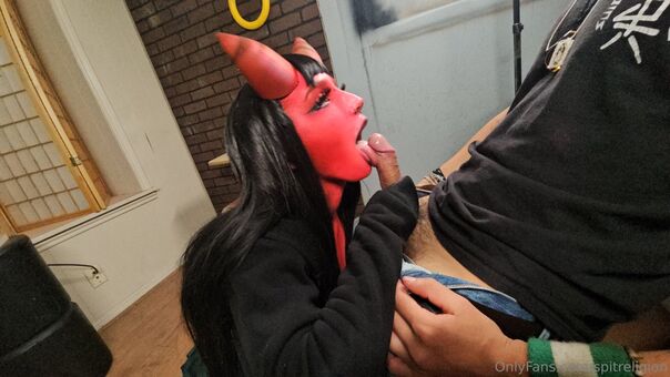 spitreligion Naakte Lekken OnlyFans Foto 1