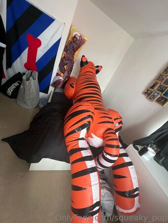 squeaky_pup Naakte Lekken OnlyFans Foto 2