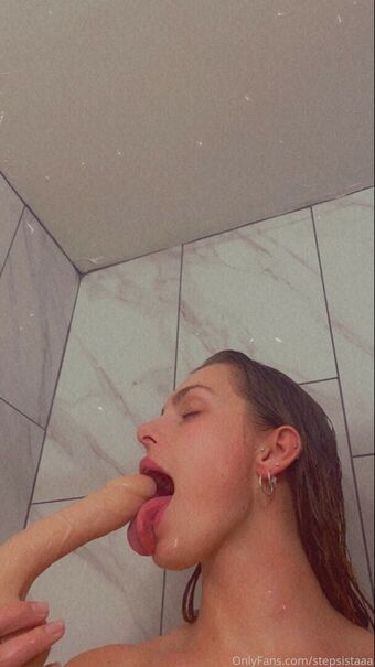 Stepsistaaa Naakte Lekken OnlyFans Foto 1