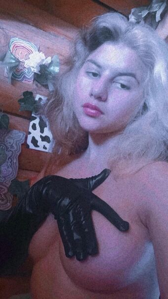 StrangeRabbit Naakte Lekken OnlyFans Foto 4