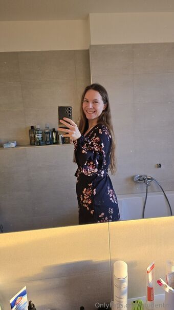 studentmi Naakte Lekken OnlyFans Foto 17
