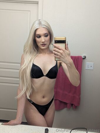 sun4daez Naakte Lekken OnlyFans Foto 17
